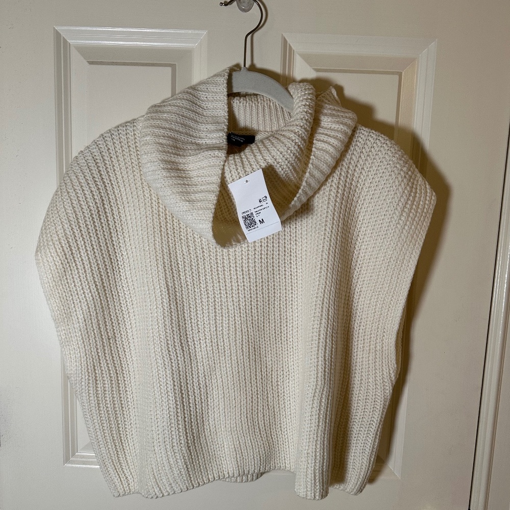 Forever 21 NWT Sweater Turtleneck Cream